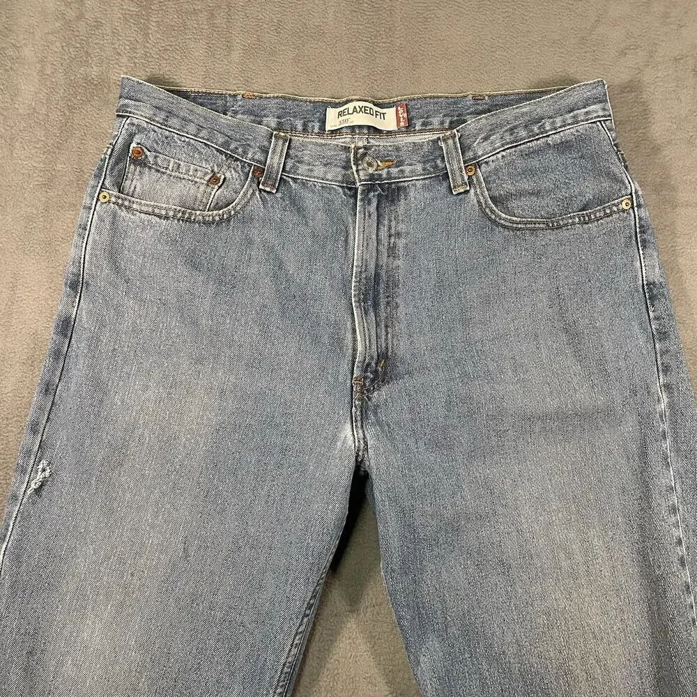 Levi’s 550 Jeans Light Wash Men’s 38x32 Relaxed Fit Straight Leg Distressed